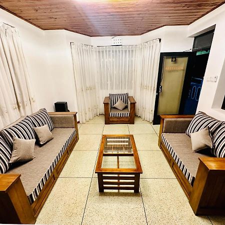Royal Guest Hotel Inn Nuwara Eliya Bagian luar foto